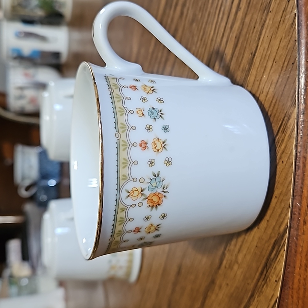 GARDEN BOUQUET - 4 Vintage Flat Cups - Fine China of Japan - Gold Trim - Picture 3 of 9